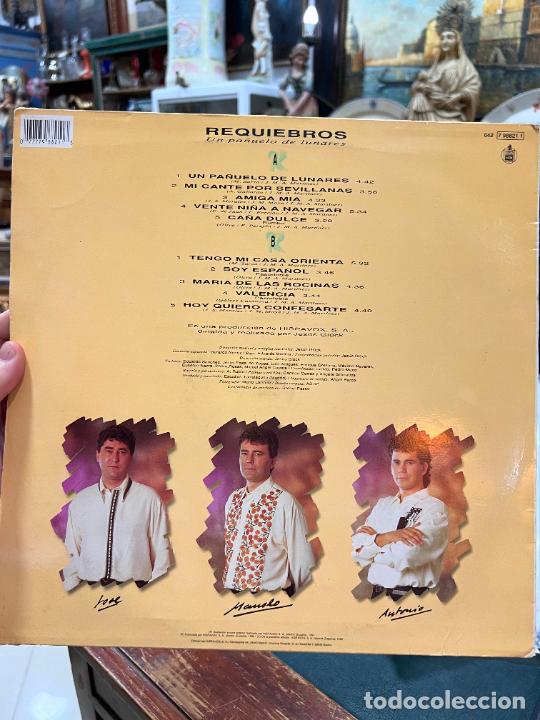 Discos de vinilo: LP REQUIEBROS - UN PA&Ntilde;UELO DE LUNARES - Foto 2