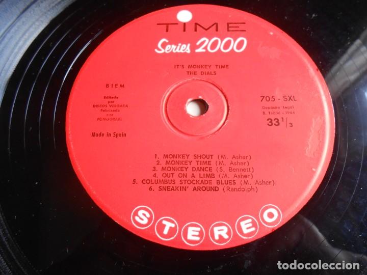 Discos de vinilo: THE DIALS - IT&acute;S MONKEY TIME -, LP, MONKEY SHOUT + 11, A&Ntilde;O 1964 - Foto 3