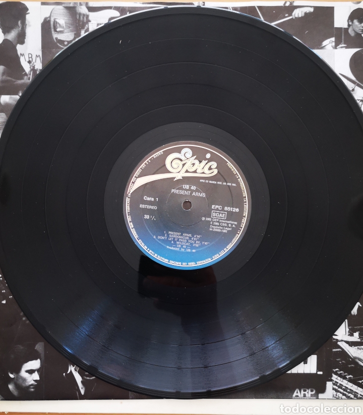 Discos de vinilo: UB 40 - LP PRESENT ARMS y SINGLE DONT WALK ON THE GRASS - Foto 2
