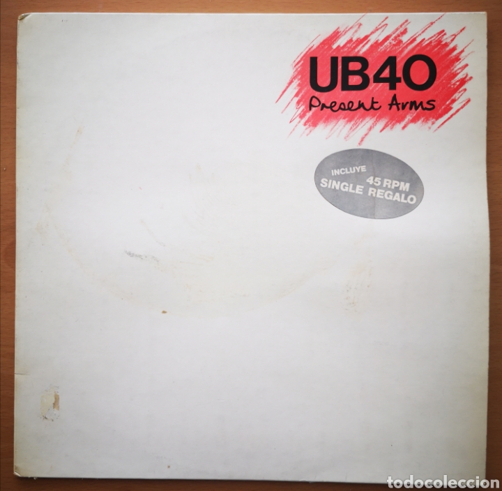 Discos de vinilo: UB 40 - LP PRESENT ARMS y SINGLE DONT WALK ON THE GRASS - Foto 1