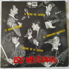 Discos de vinilo: LOS MUSTANG 'SUBMARINO AMARILLO EL GRAN FLAMINGO VERANO EN LA CIUDAD EL RITMO' SINGLE VINILO 1966. Lote 343566408