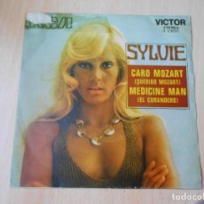 Discos de vinilo: SYLVIE VARTAN, SG, CARO MOZART + 1, AÑO 1972 PROMO. Lote 344048998