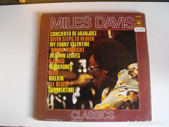 Discos de vinilo: Miles Davis. Classics. 1975. 2 Lps. CBS. - Foto 3
