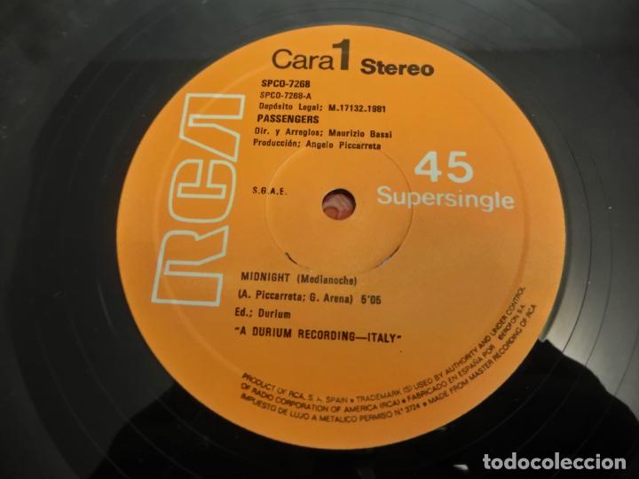 Discos de vinilo: Passengers - Midnight / the lion sleeps tonight - Foto 3