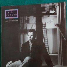 Discos de vinilo: RICK ASTLEY, HOLD ME IN YOUR ARMS , DISCO VINILO LP AÑO 1989. Lote 345337718