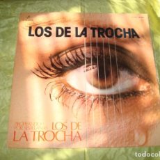 Discos de vinilo: LOS DE LA TROCHA. PIROPEANDO POR SEVILLANAS. COLUMBIA, 1977(#). Lote 345718128