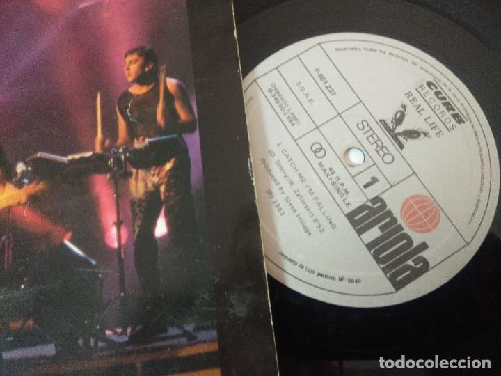 Discos de vinilo: REAL LIFE/CATCH ME IM FALLING/VINILO MAXI. - Foto 2