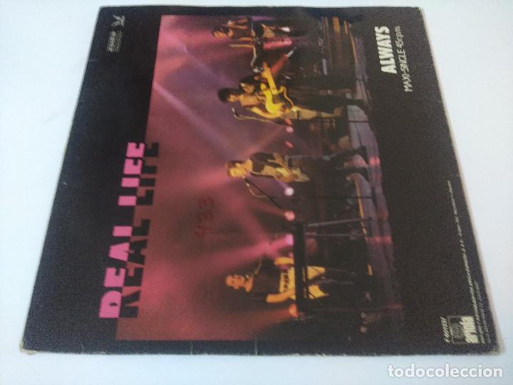 Discos de vinilo: REAL LIFE/CATCH ME IM FALLING/VINILO MAXI. - Foto 3