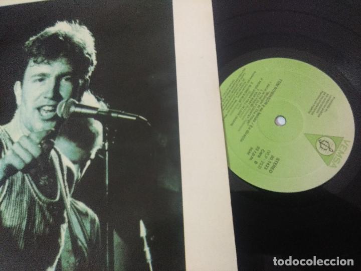 Discos de vinilo: TOM ROBINSON AND CREW/LIVE/VINILO. - Foto 2