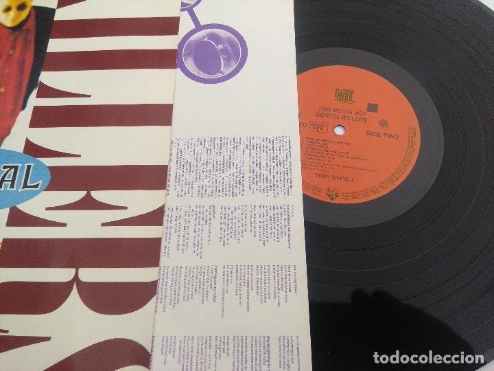 Discos de vinilo: TOO MUCH JOY/CEREAL KILLERS/VINILO. - Foto 2