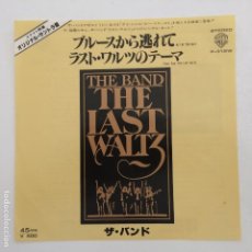 Discos de vinilo: THE BAND ‎– OUT OF THE BLUE / THEME FROM THE LAST WALTZ , JAPAN 1978 WARNER BROS RECORDS. Lote 348349643