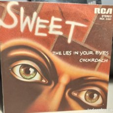 Discos de vinilo: SG THE SWEET : THE LIES IN YOUR EYES + COCKROACH ( ERROR EN LA IMPRESION )