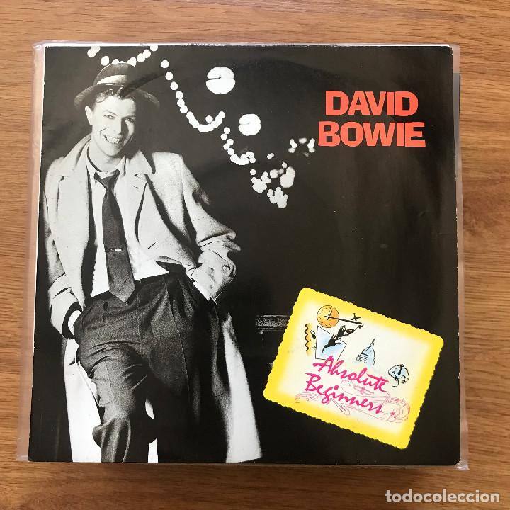 Discos de vinilo: DAVID BOWIE - ABSOLUTE BEGINNERS - SINGLE VIRGIN UK 1986 - Foto 1