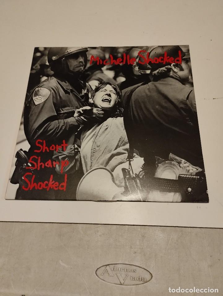 Discos de vinilo: Michelle Shocked LP Short Sharp Shocked Esp.1988 insert letras - Foto 1