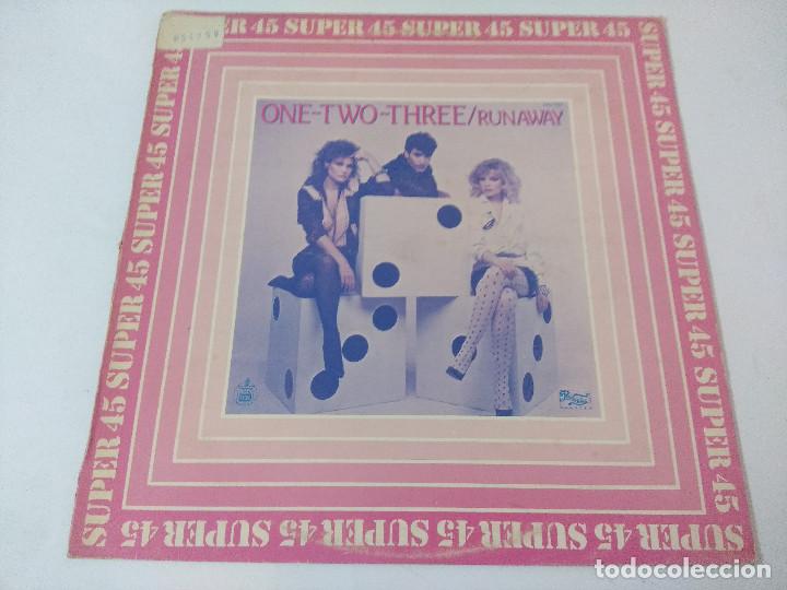 Discos de vinilo: ONE-TWO-THREE/RUNAWAY/VINILO MAXI. - Foto 1
