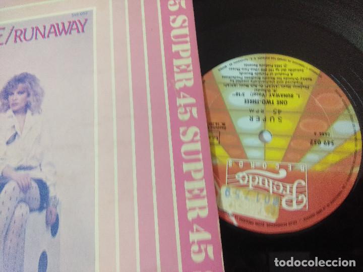Discos de vinilo: ONE-TWO-THREE/RUNAWAY/VINILO MAXI. - Foto 2