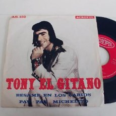 Discos de vinilo: TONY EL GITANO-SINGLE BESAME EN LOS LABIOS. Lote 350761804