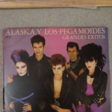 Discos de vinilo: ALASKA Y LOS PEGAMOIDES. GRANDES ÉXITOS. S 70.722. 1982. DISCO VG+. CARÁTULA VG (FATIGADA) ENCARTE