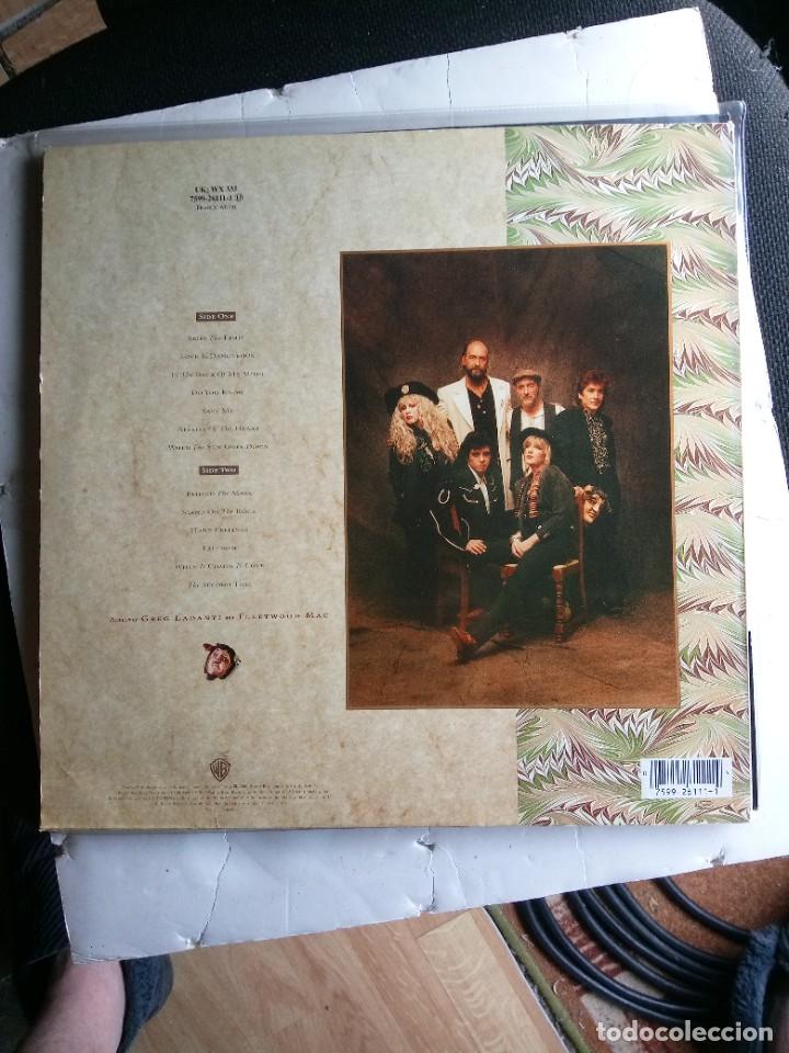 Discos de vinilo: Fleetwood Mac &lrm;Behind The Mask lp 1990 insert - Foto 2