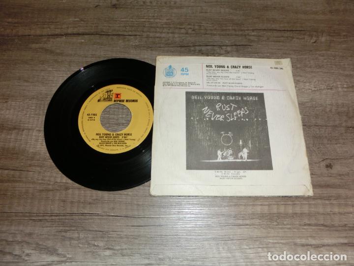 Discos de vinilo: NEIL YOUNG & CRAZY HORSE - RUST NEVER SLEEPS - Foto 2