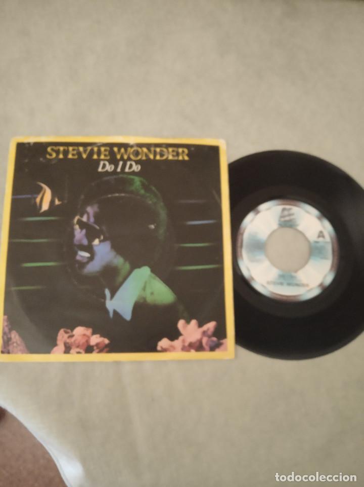Discos de vinilo: STEVIE WONDER DO I DO / ROCKET LOVE - Foto 1