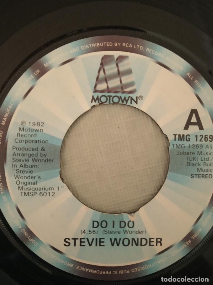 Discos de vinilo: STEVIE WONDER DO I DO / ROCKET LOVE - Foto 3