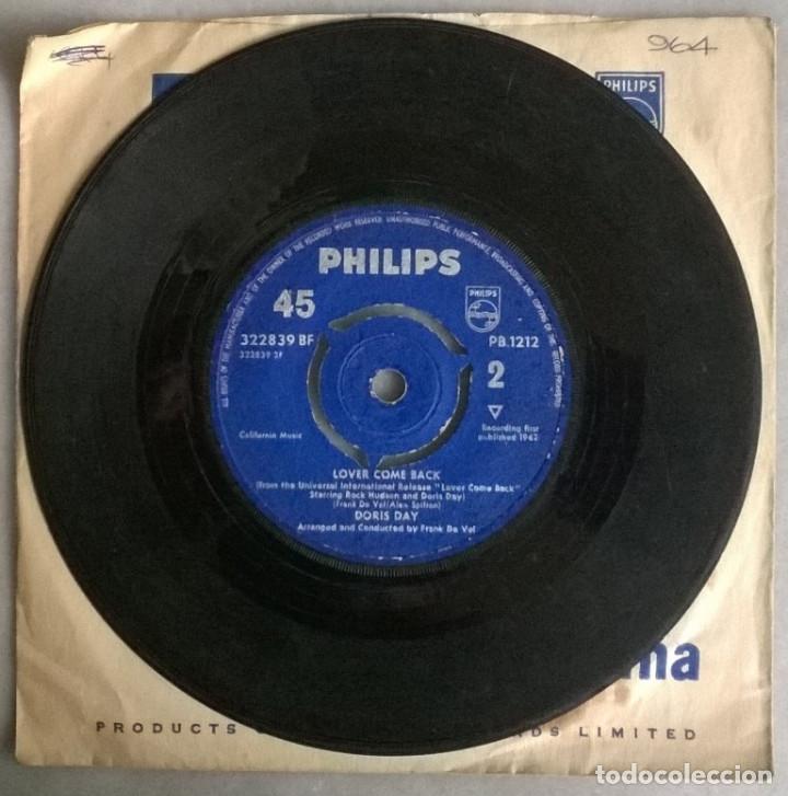 Discos de vinilo: Doris Day. Should I surrender/ Lover come back (BSO). Philips, UK 1962 single - Foto 3