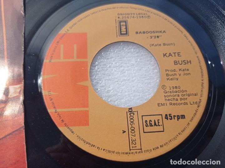 Discos de vinilo: Single Kate Bush &ndash; Babooshka 1980 - Foto 2