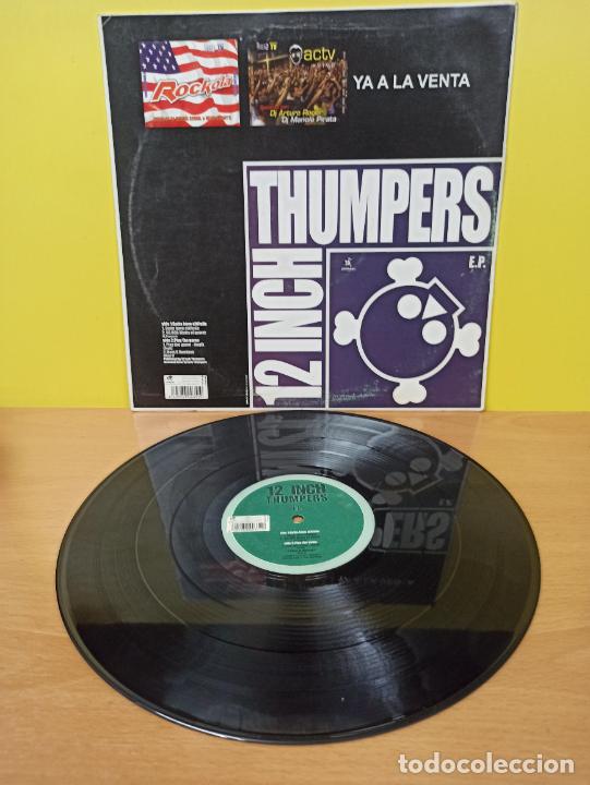 Discos de vinilo: MAXI SINGLE DISCO VINILO 12 INCH THUMPERS E.P - Foto 2