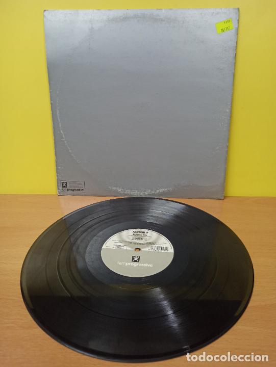 Discos de vinilo: MAXI SINGLE DISCO VINILO FACTOR 9 RELEASE ME - Foto 2