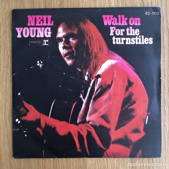 Discos de vinilo: Neil Young - Walk On - single - Foto 1