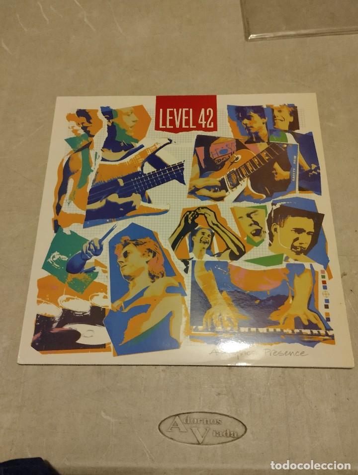 Discos de vinilo: Level 42 Doble LP A Physical Presence Esp.1985 - Foto 1