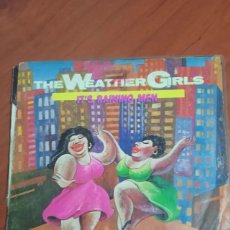 Discos de vinilo: THE WEATHER GIRLS. IT´S RAINNING MEN. CBS, 1982.. Lote 356727020