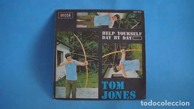 Discos de vinilo: SINGLE, TOM JONES, HELP YOURSELF, DAY BY DAY, DECCA MO 453. - Foto 1