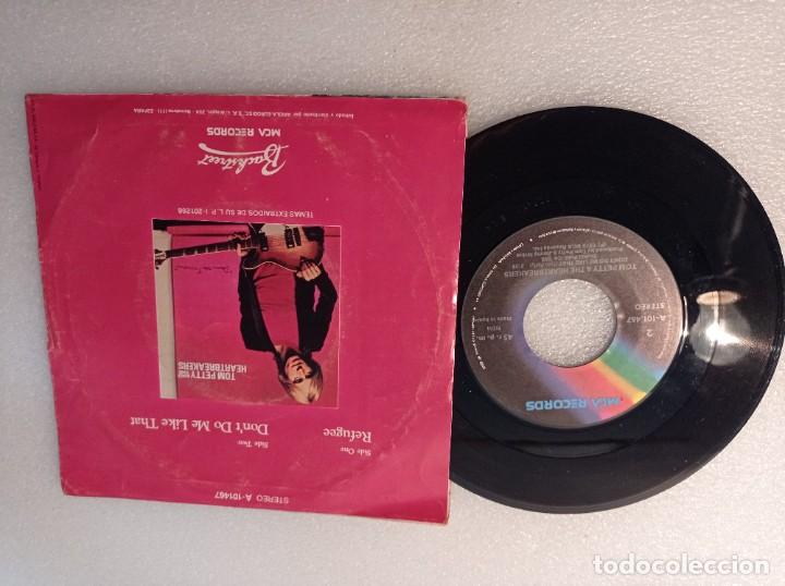 Discos de vinilo: Single Tom Petty And The Heartbreakers &ndash; Refugee 1980 - Foto 3