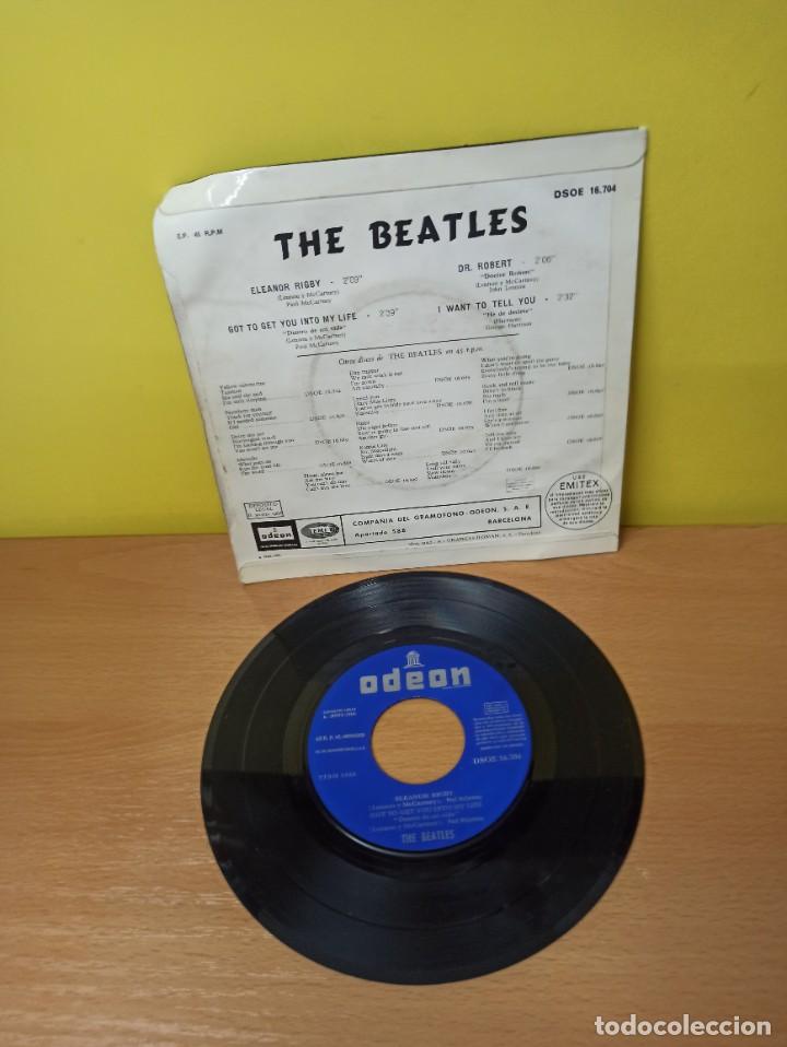 Discos de vinilo: SINGLE - DISCO DE VINILO - THE BEATLES - ELEANOR RIGBY - Foto 2