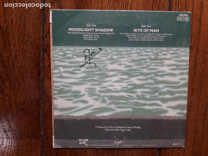 Discos de vinilo: Mike Oldfield - moonlight shadow + rite of man - Foto 2