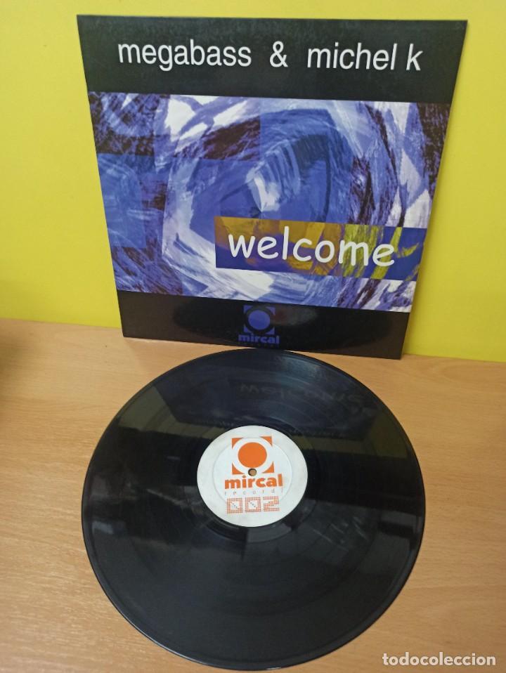 Discos de vinilo: MAXI SINGLE - DISCO VINILO - MEGABASS & MICHEL K - WELCOME - Foto 1