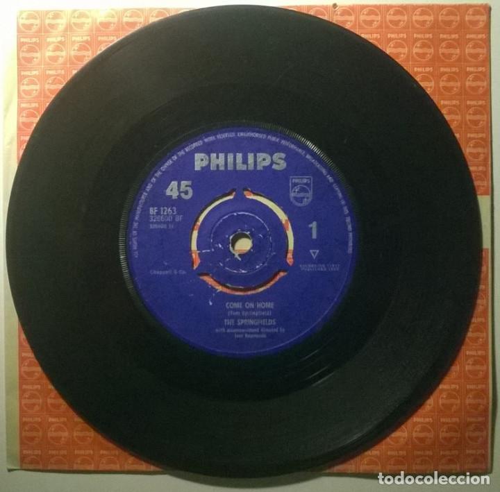 Discos de vinilo: The Springfields. Come on home/ Pit-A-Pat. Philips, UK 1963 single - Foto 2