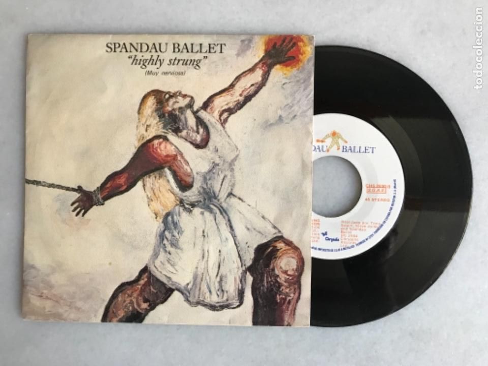 Discos de vinilo: Disco single Spandau Ballet. Highly strung. 1984 - Foto 1