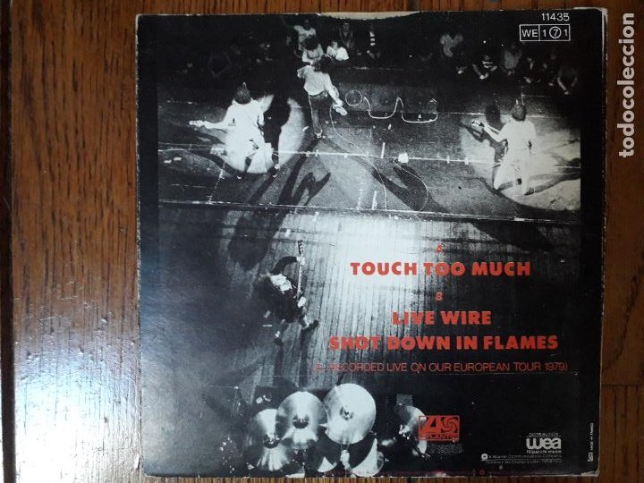 AC/DC: Touch too much 7 + live wire, shot down in flames (2 live versions  from the '79 European tour) 7 Check video and review video - Yperano  Records