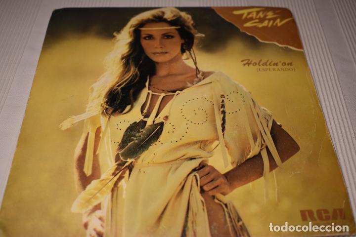 Discos de vinilo: SINGLE TANE CAIN HOLDIN ON 1982 - Foto 1