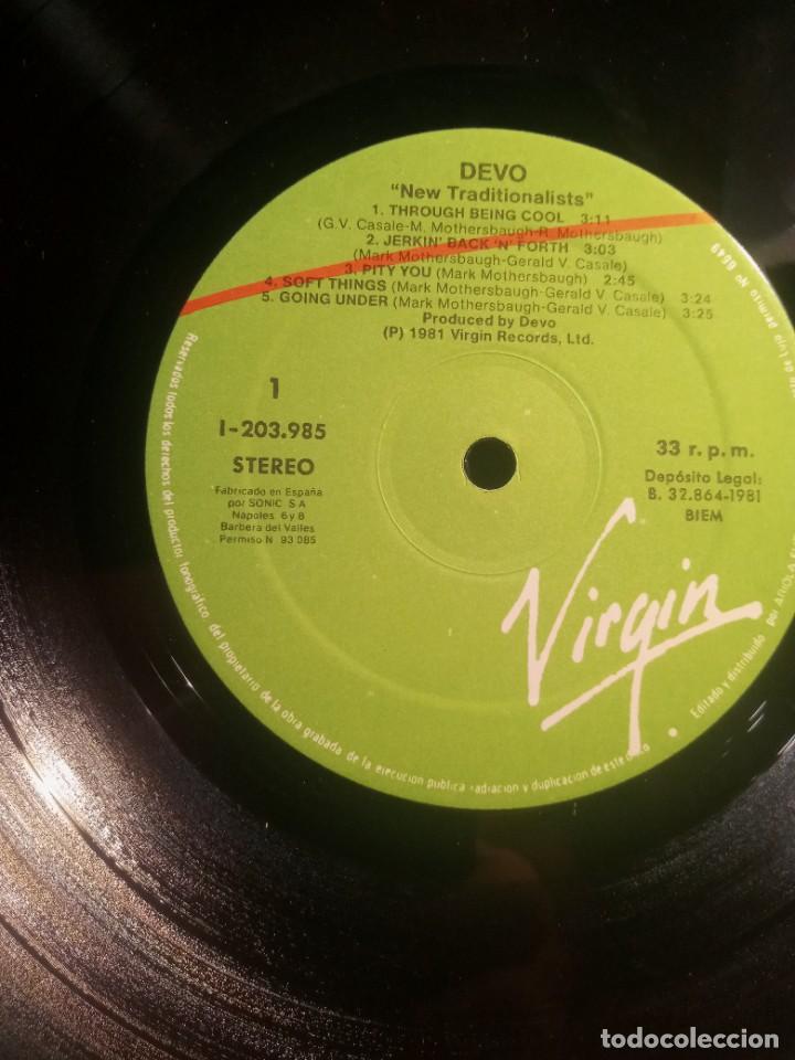 Discos de vinilo: DEVO - NEW TRADITIONALISTS. - Foto 2