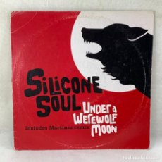Discos de vinilo: MAXI SINGLE SILICONE SOUL - UNDER A WEREWOLF MOON - UK - AÑO 2005. Lote 361187980