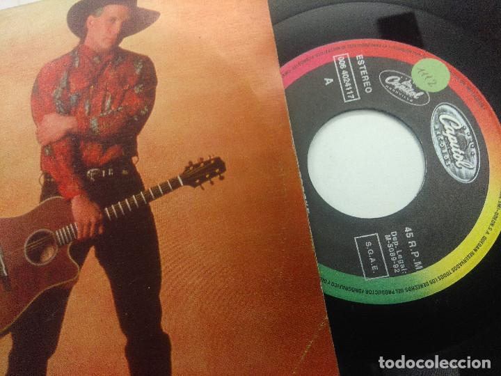 Discos de vinilo: GARTH BROOKS/BURNING BRIDGES/SINGLE. - Foto 2