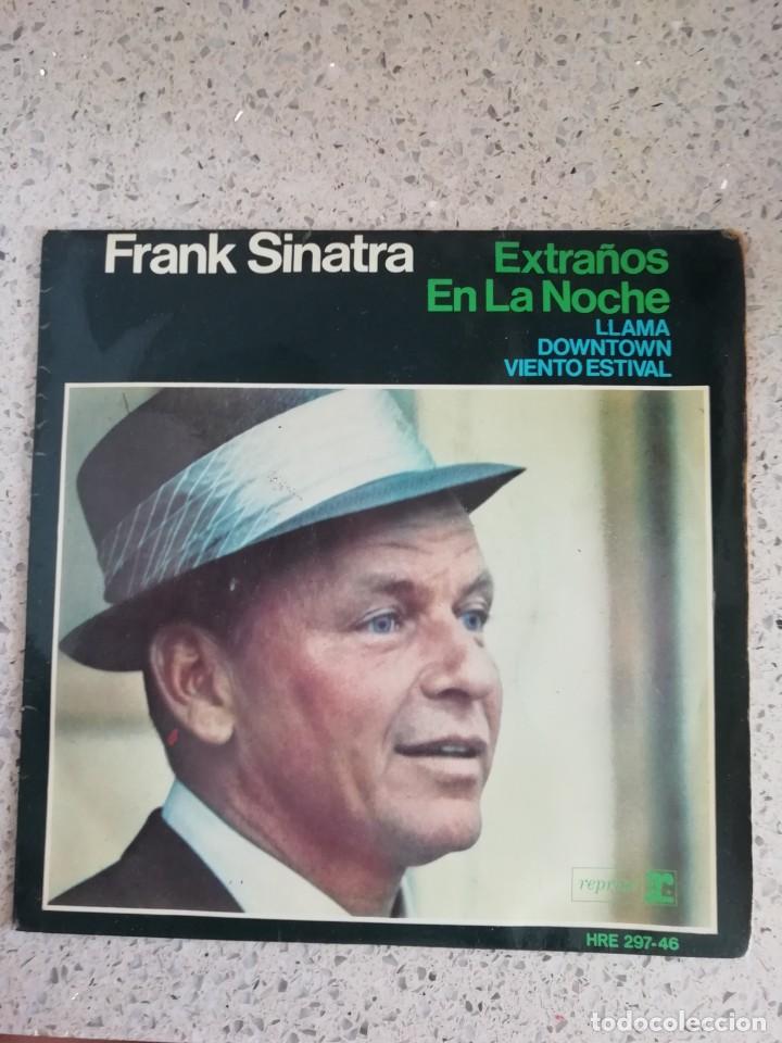 Discos de vinilo: Single frank sinatra extra&ntilde;os en la noche - Foto 1