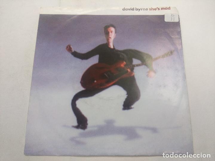 Discos de vinilo: DAVID BYRNE/SHES MAD/SINGLE. - Foto 1