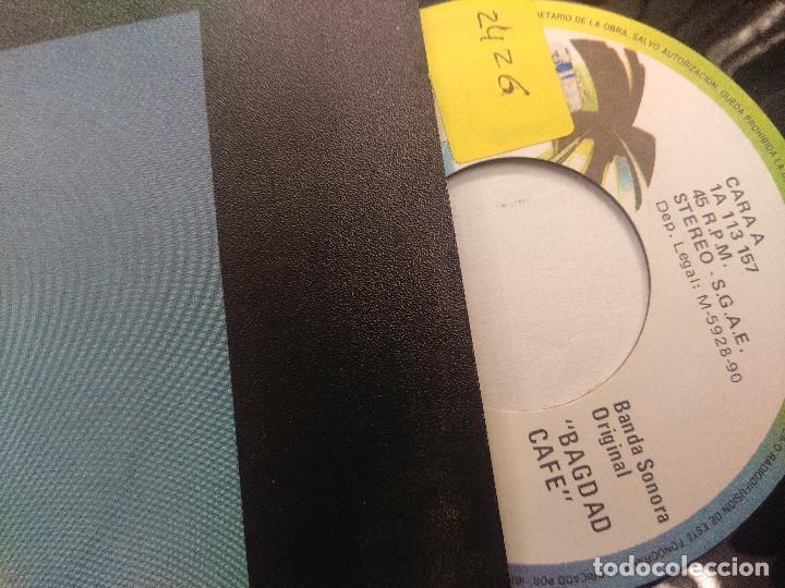 Discos de vinilo: CALLING YOU/STEELE/BANDA SONORA ORIGINAL BAGDAD CAFE/SINGLE. - Foto 2