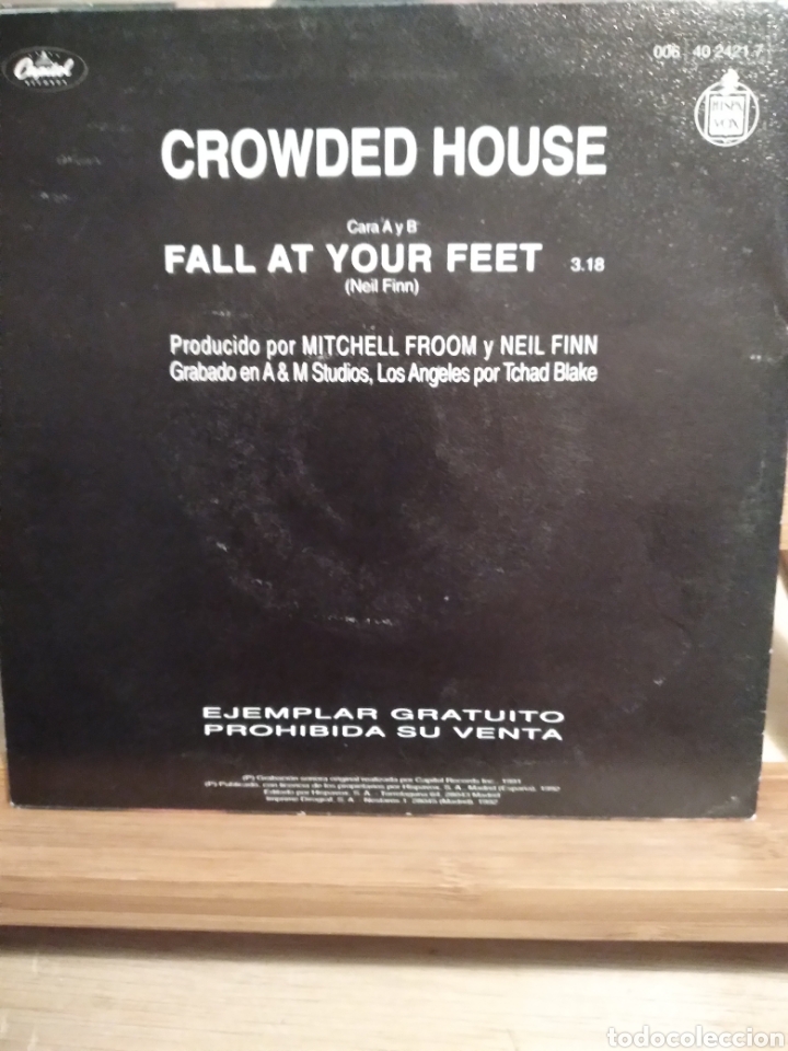 Discos de vinilo: CROWDED HOUSE-FALL AT YOUR FEET-SINGLE VINILO- - Foto 2