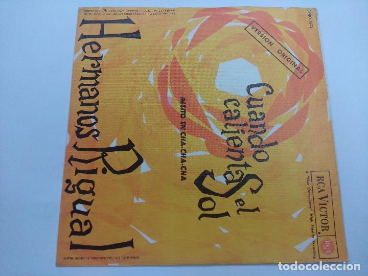 Discos de vinilo: LOS HERMANOS RIGUAL/CUANDO CALIENTA EL SOL/SINGLE. - Foto 3